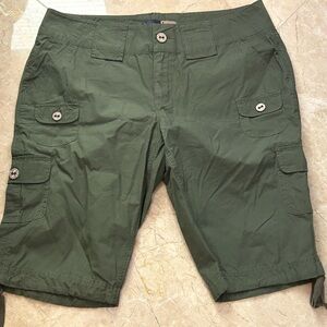 NWOT I Love my Beau Olive Green Cargo Cotton Shorts Sz 10
